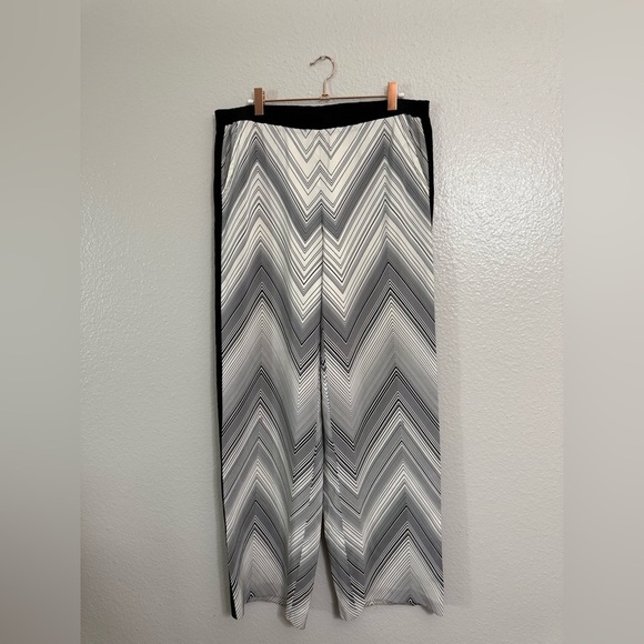 Trina Turk Chevron Patterned Black and White Pants - Picture 1 of 5